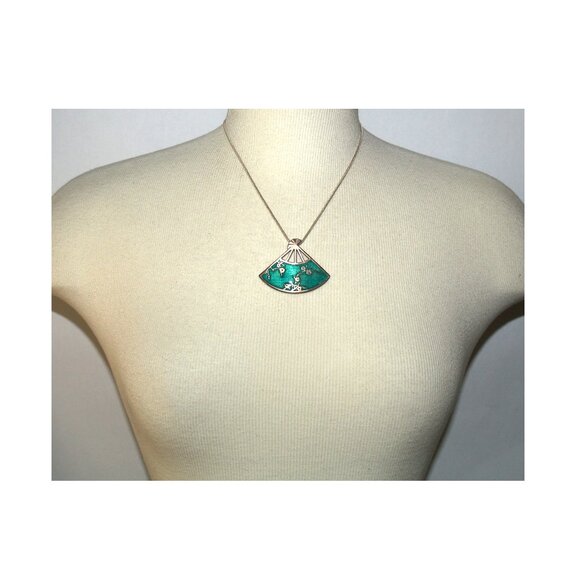 Foxy - Silver Toned Necklace with Enamel Fan Pendant - Picture 1 of 12